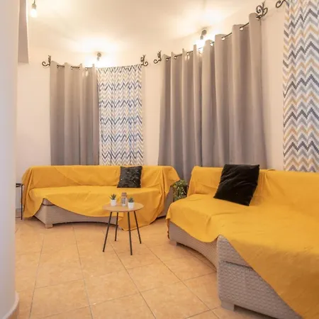 Leon Apartment *